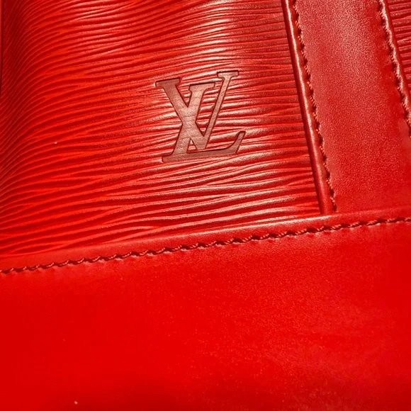 Louis Vuitton Vibrant Red Epi Leather Sling Bag - Picture 3 of 16